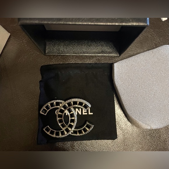 NEW!  Chanel Black and Silver Brooch - Picture 2 of 7
